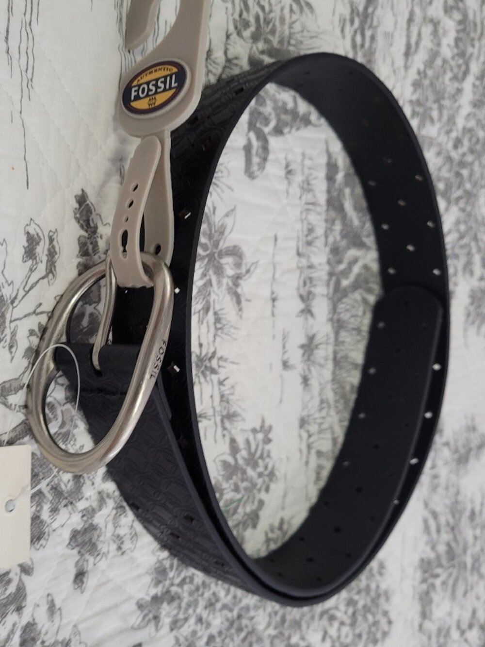 Fossil Black Perforated Leather Belt w/ Silver Tone Buckle Size Medium NWT